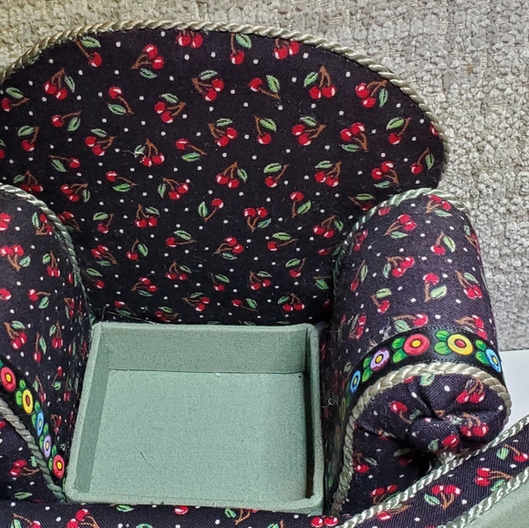 Vintage Mary Englebreit Plush Armchair with hidden box under cushion - Picture 7 of 9